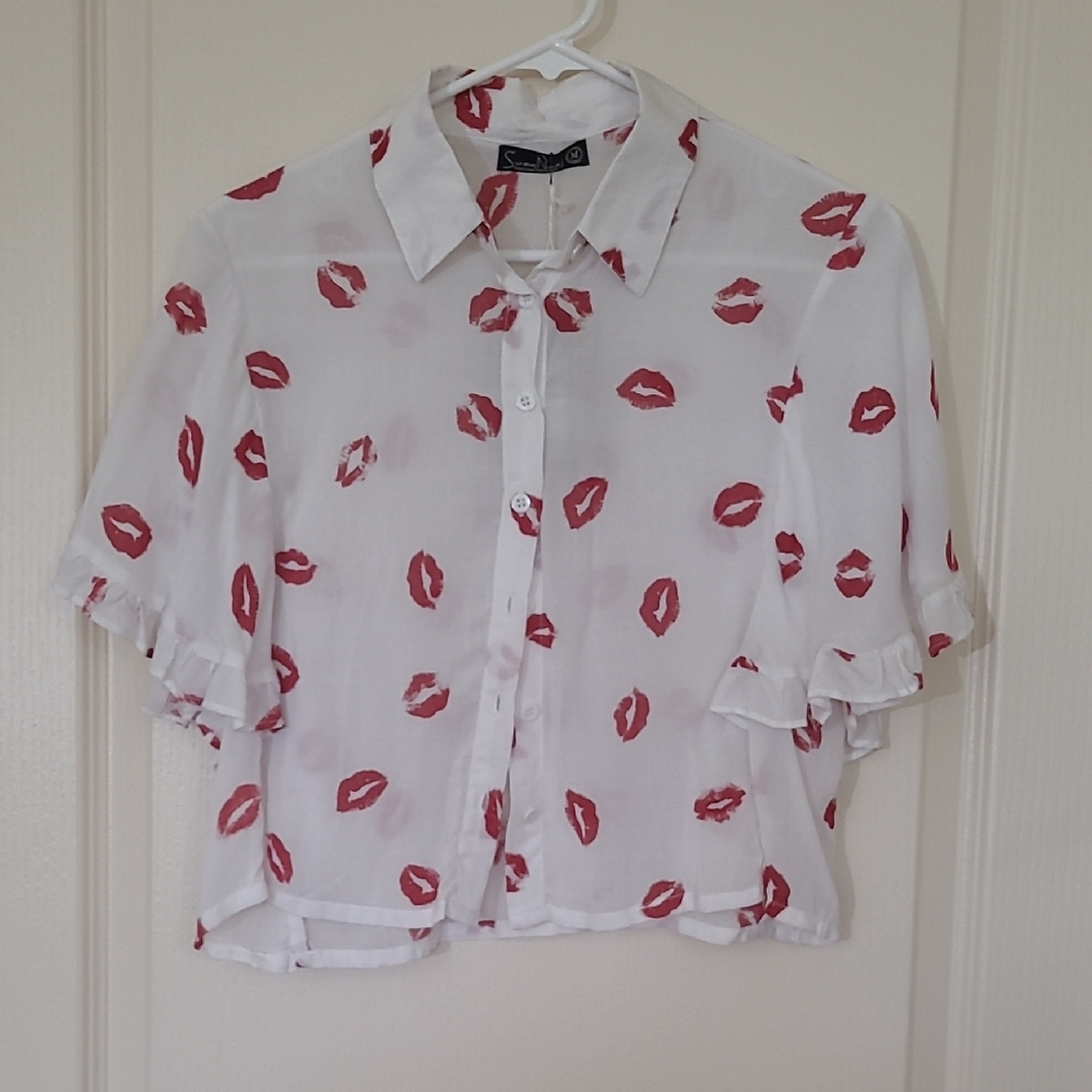 SUEN NOAJ Women's Kiss Print Button Down Blouse Size M